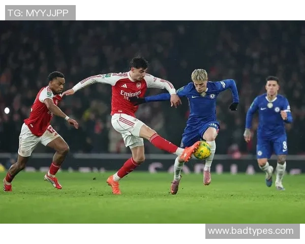 欧联杯激战阿森纳与曼城战平争议判罚引发全场热议